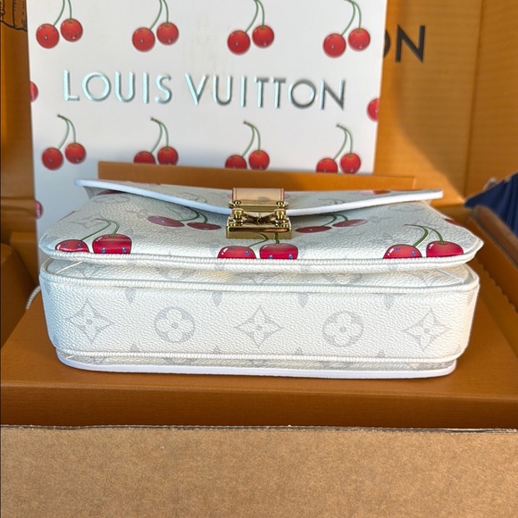 NIB LV x Murakami Pochette MΓ©tis East West Cherry Exclusive Shoulder Bag π - Picture 9 of 13